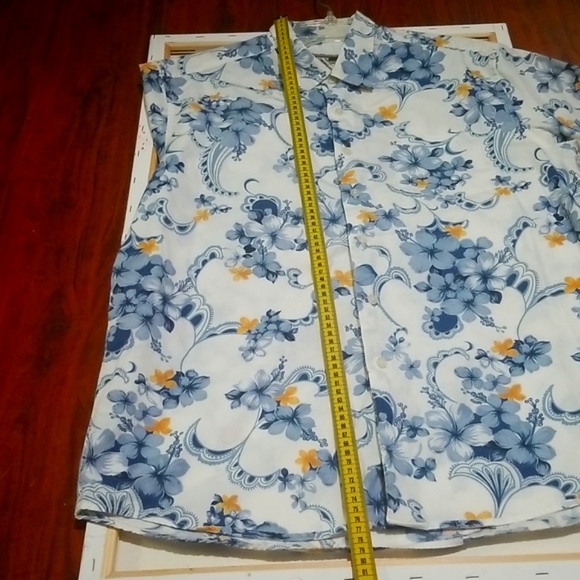 Quiksilver, Size - L, Color - White with blue and yellow flower pattern - Picture 8 of 10